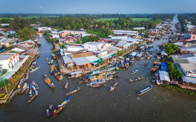 Nga Nam Floating Market