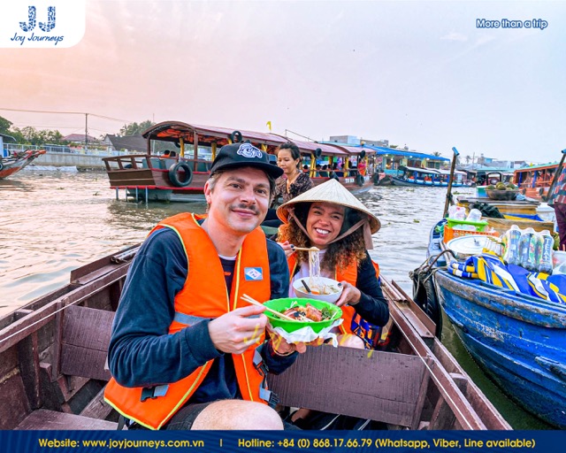 Savoring the Crab Paste Vermicelli at Cai Rang Floating Market