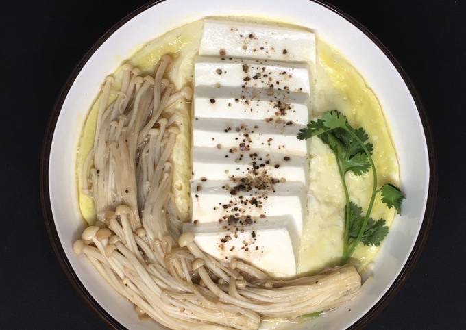 Steamed egg with tofu is very healthy with about 327 kcal