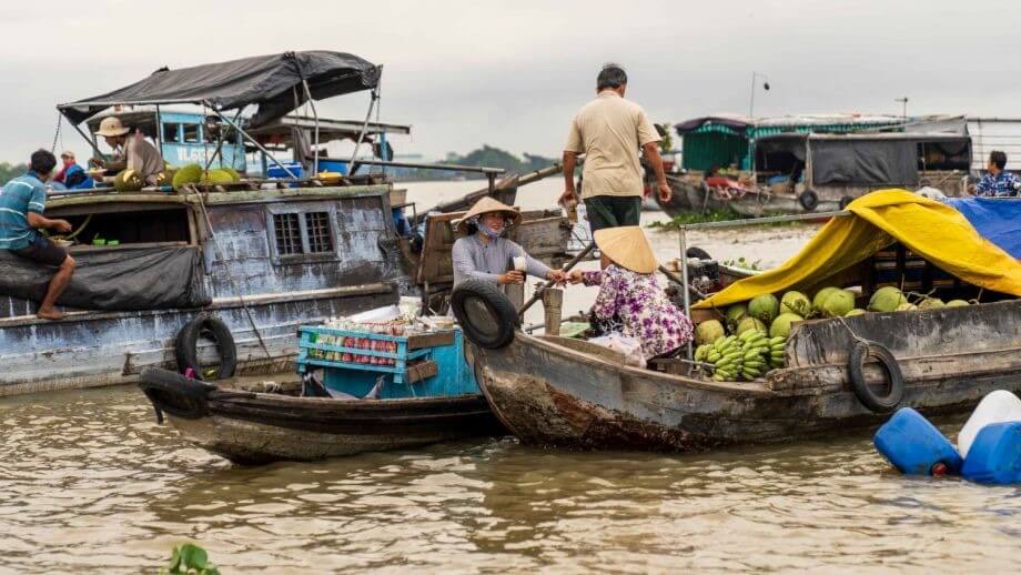 long xuyen floating markets