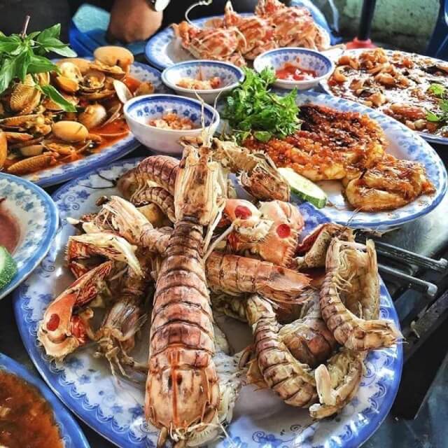 When visiting Vung Tau, you must definitely try the seafood