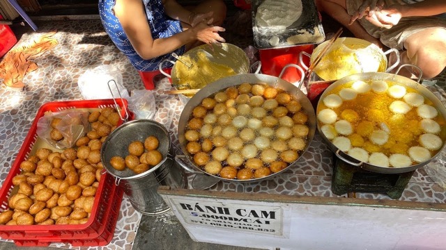 Banh Cam Is Easy To Find At Street Food Stalls
