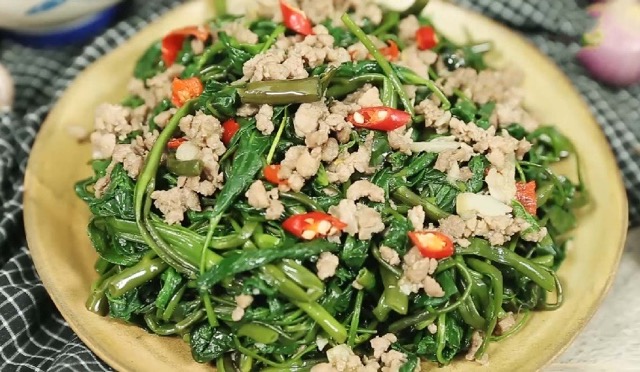 Stir-fried Morning Glory Vegetable With Garlic Is A Must-Try Dish