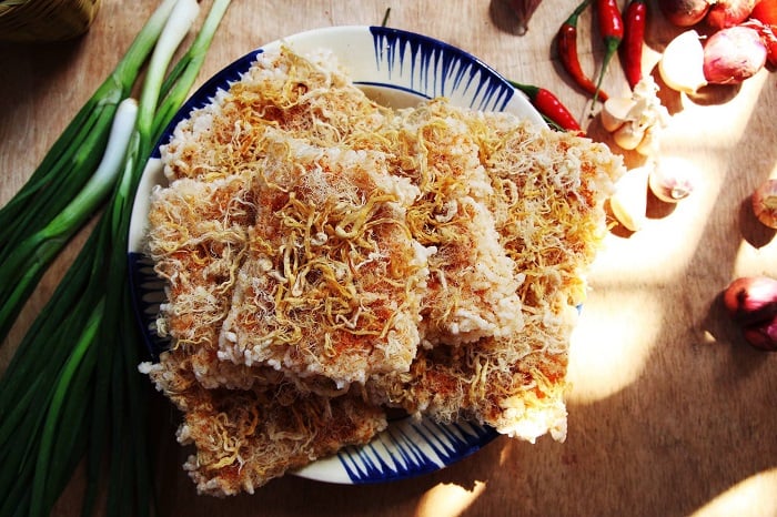 Crunchy Vietnamese Snacks: Scorched Rice