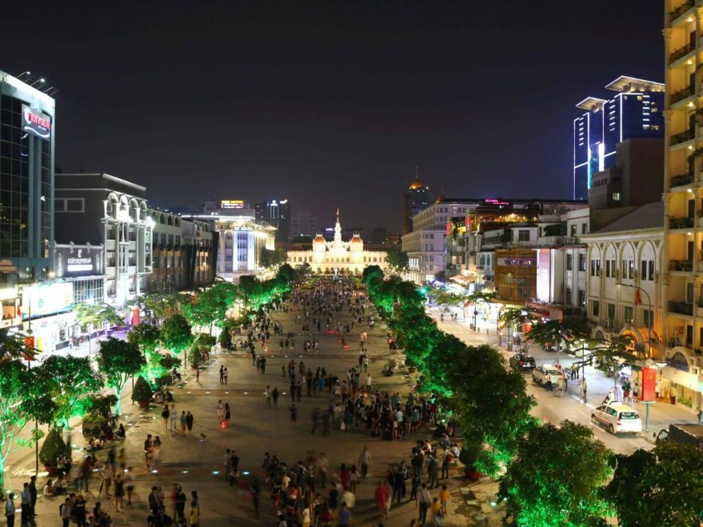 nguyen hue walking street