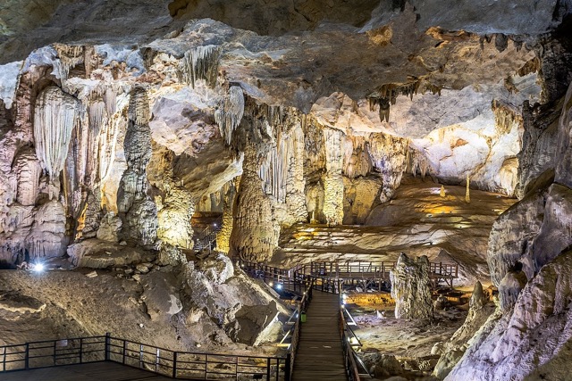 Immersing in the Nature of Paradise Cave 