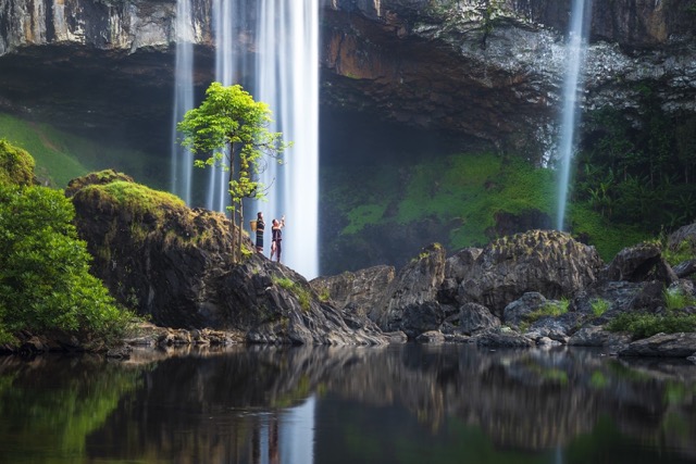 Majestic Hang En Cave 