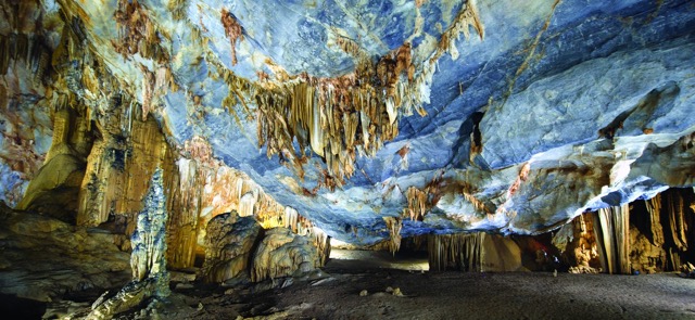 Paradise Cave Vietnam 