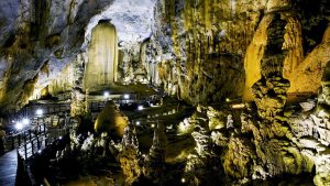 paradise cave vietnam