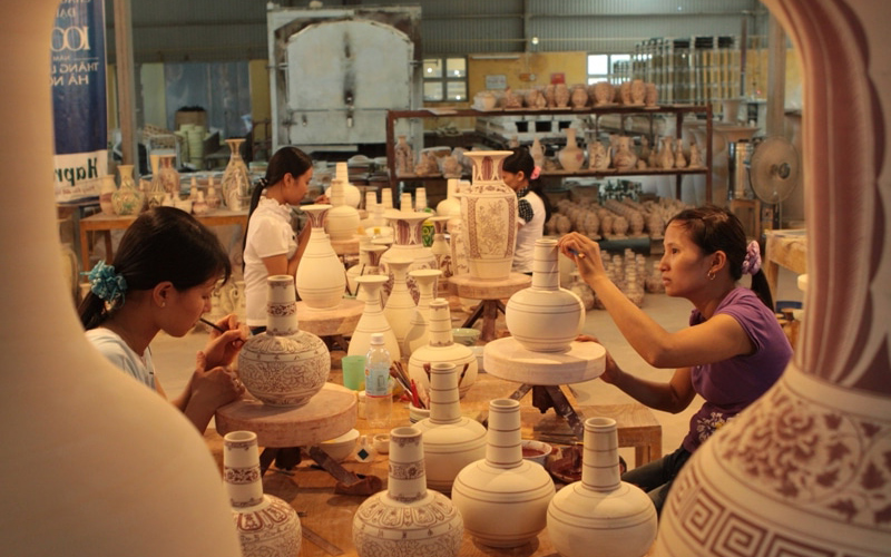 Pottery is A Traditional Craft in Bat Trang