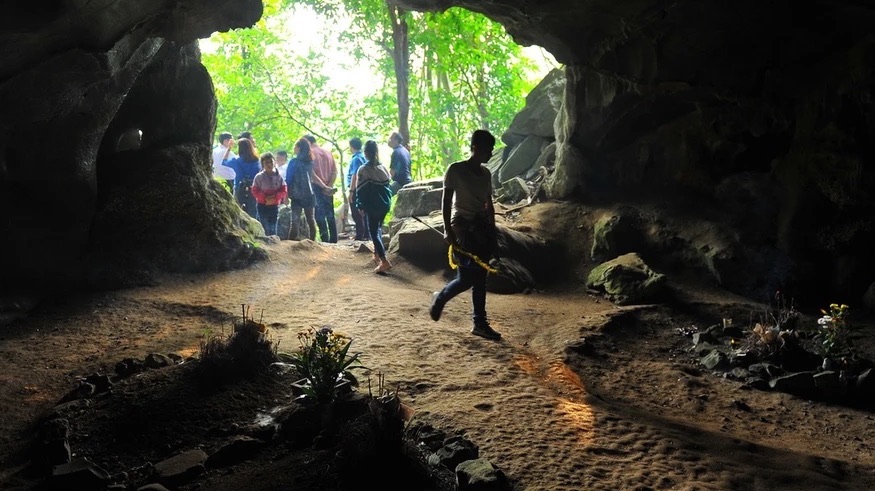 Nguoi Xua Cave is a relic of prehistoric residence and burial in the primeval forest of Cuc Phuong National Park 