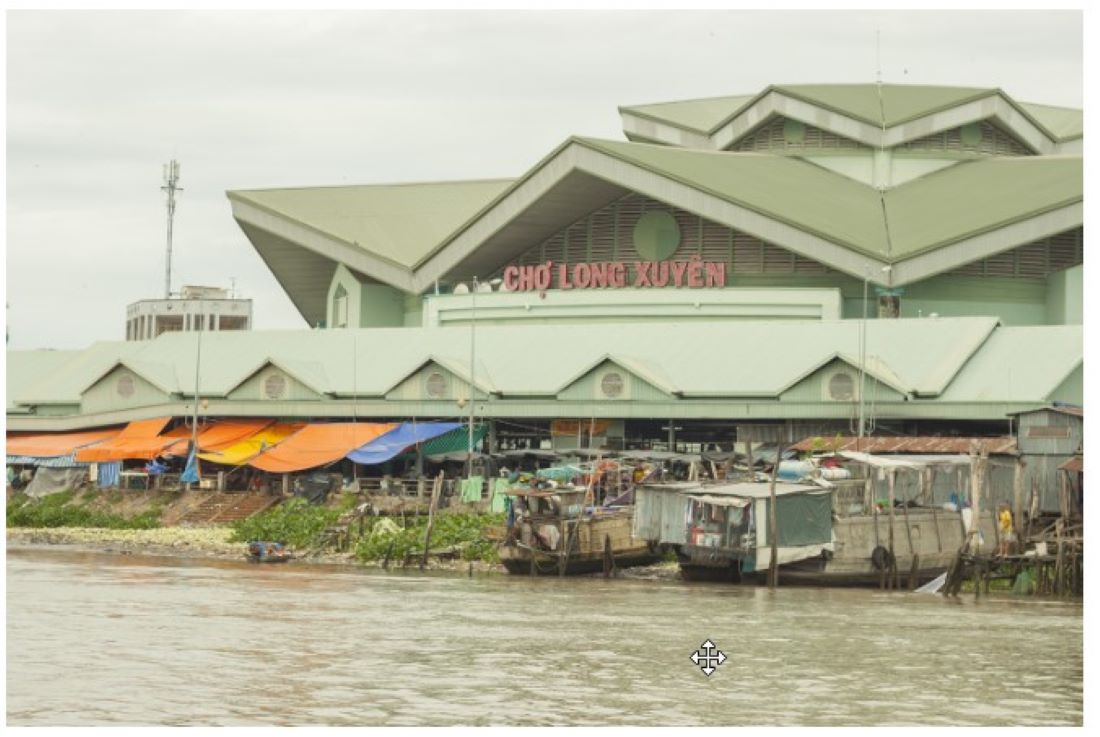 The Long Xuyen floating market promises to provide you with an unforgettable experience - Source: Moitruongdulich.vn