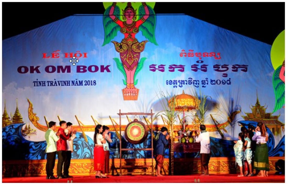 Tourists discover the unique Ok Om Bok festival in Mekong Delta tour 