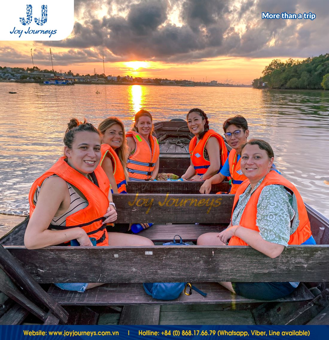 Watch the sunrise on the way to the Cai Rang floating market