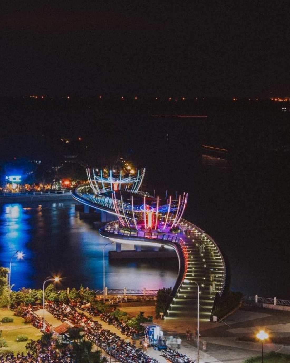 Experience the lively atmosphere of Ninh Kieu Wharf, Can Tho’s go-to spot for nightlife